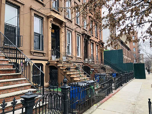 Rented by null | media 35