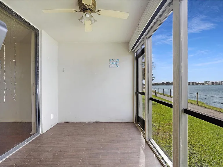 109 Lake Emerald Dr #110 — Photo 28