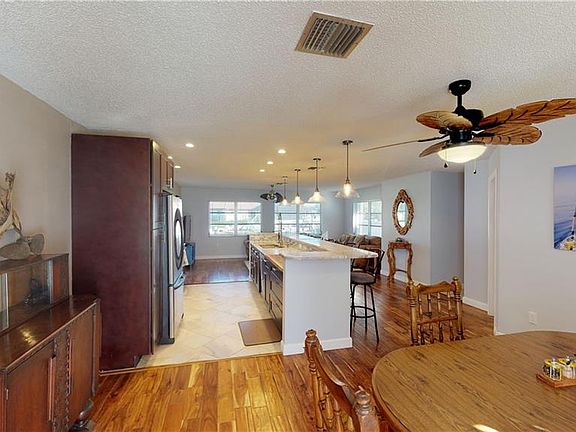 4th image of 1920 Fairview Dr