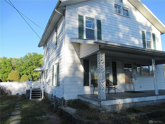 3rd image of 800 E 5th St