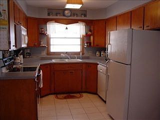 2nd image of 223 N Hill St