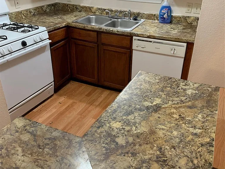 5622 Gineridge Dr — Photo 1