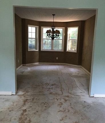 3rd image of 570 Rosewood Trl
