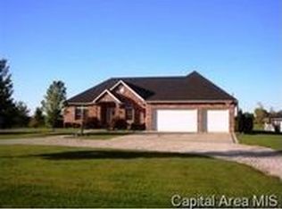 1155 Wayside Dr, Glenarm, IL 62536