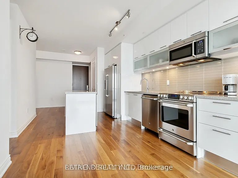 388 Yonge St #6505 — Photo 9