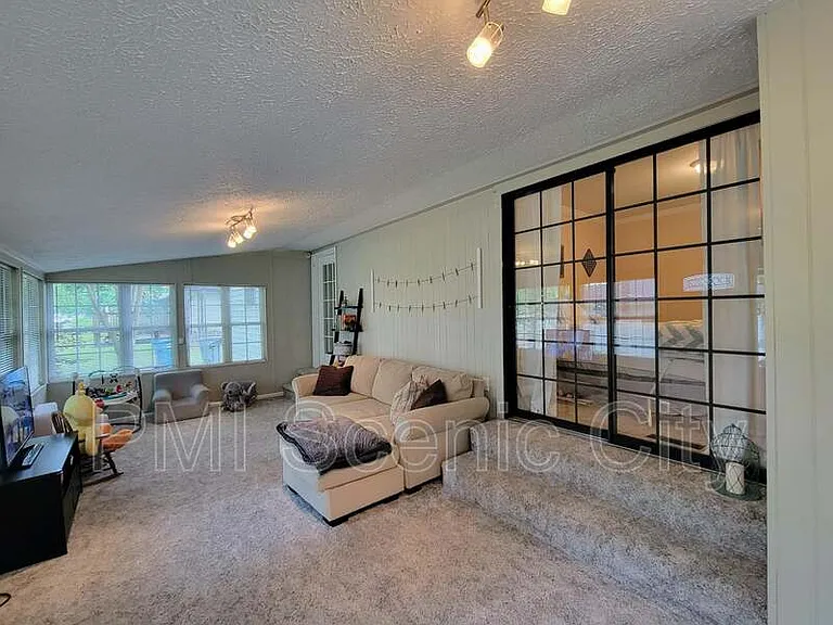 709 James Ave — Photo 20