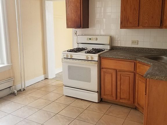 4th image of 176 W Roosevelt Blvd