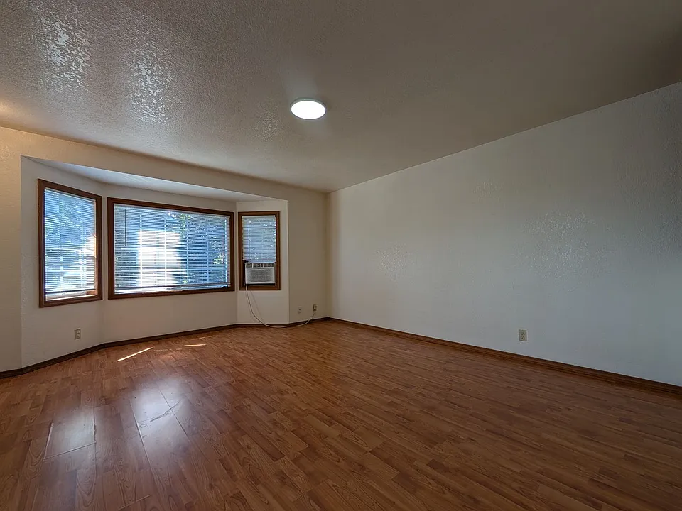 Building Photo 5