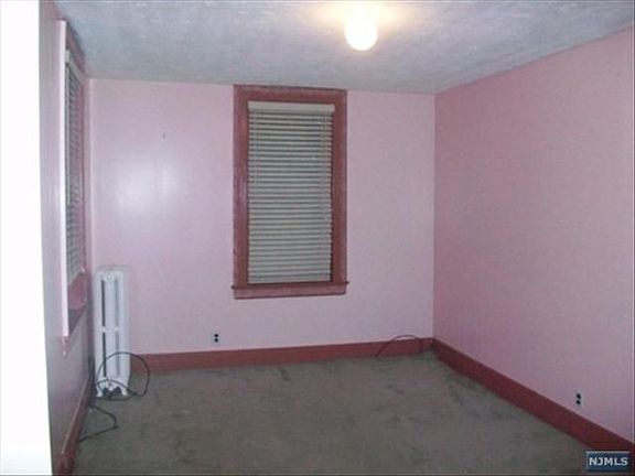2nd image of 233 Airmount Ave