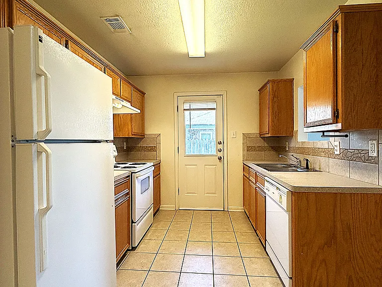 1304 Cinch Dr #B — Photo 8