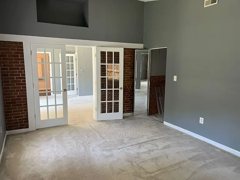 219 Saint James Dr — Photo 8