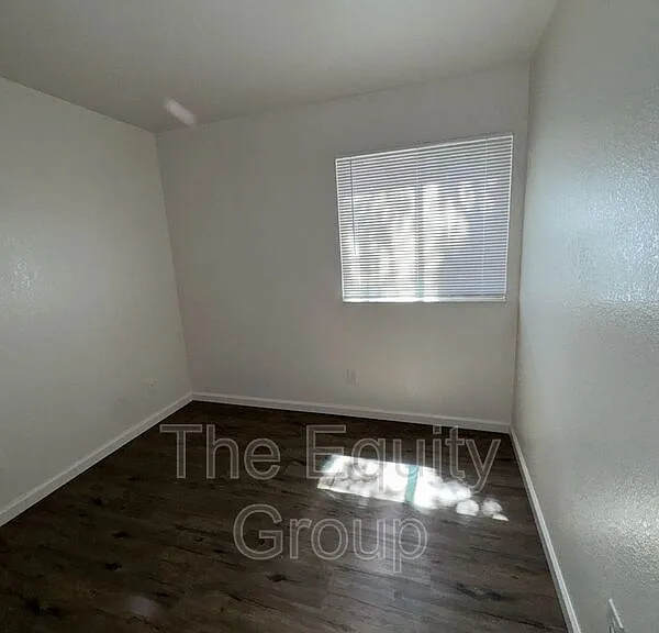 1326 W Elowin Ave — Photo 13