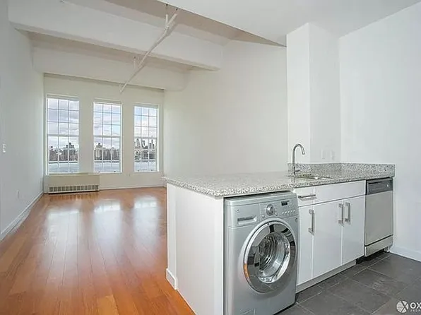 184 Kent Ave APT C-513, Brooklyn, NY 11249