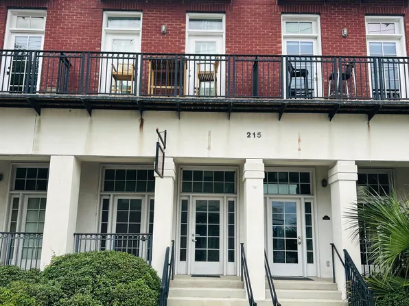 215 S Water Street Apt 204, Wilmington, NC 28401