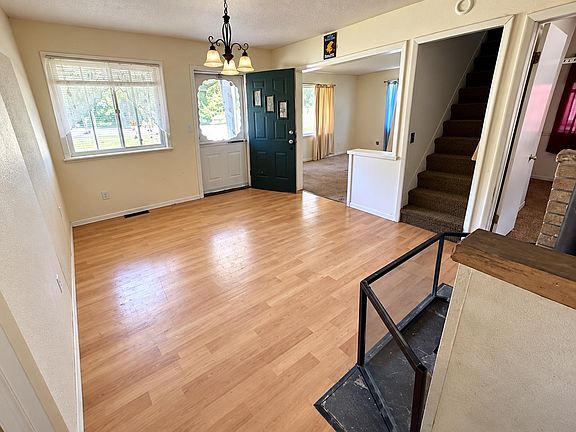 2nd image of 206 S Quarterline St