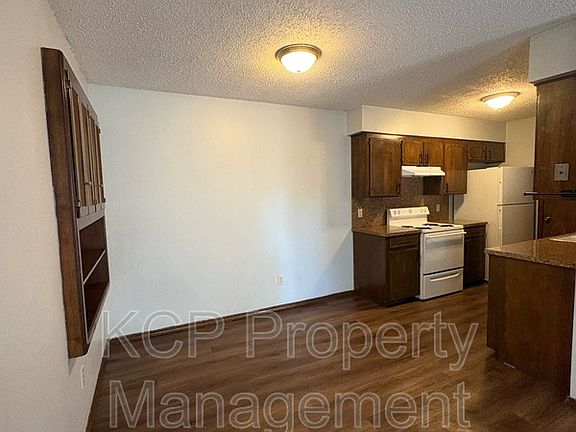 4th image of 4902 S South Cir #U