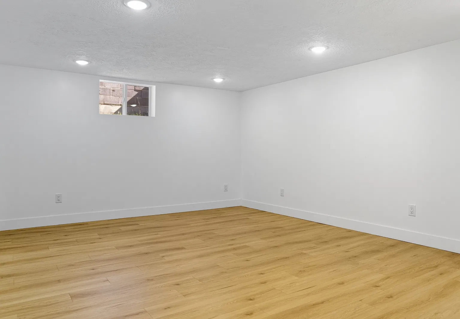 180 Ross Drive, Unit B — Photo 3
