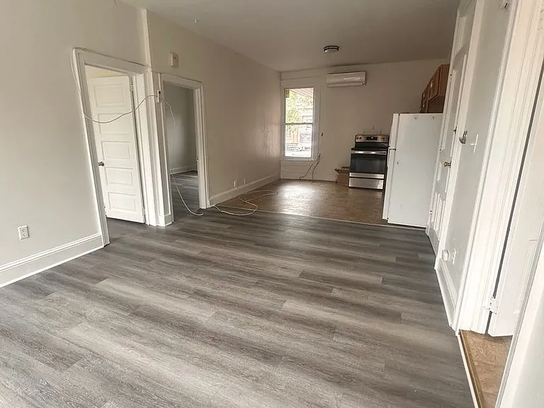 207 - 209 Locust St — Photo 4