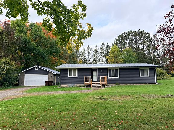 3rd image of 560 E Isle St