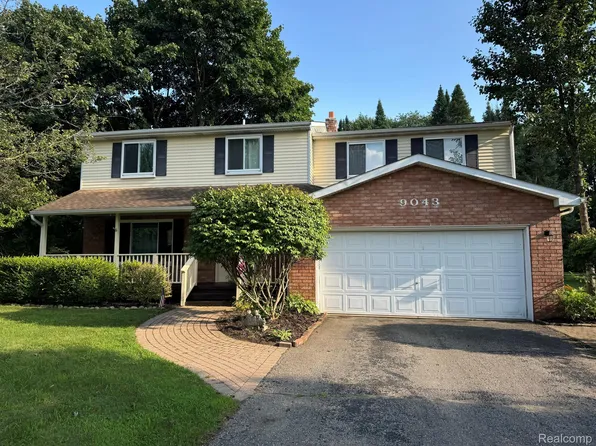 9043 Satelite Dr, White Lake, MI 48386