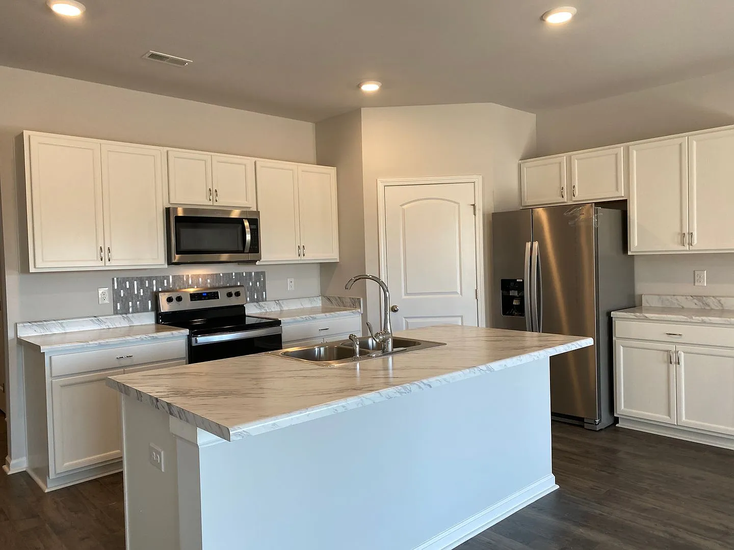 Five years old newer Four Bedroom in Meridianville — Photo 2