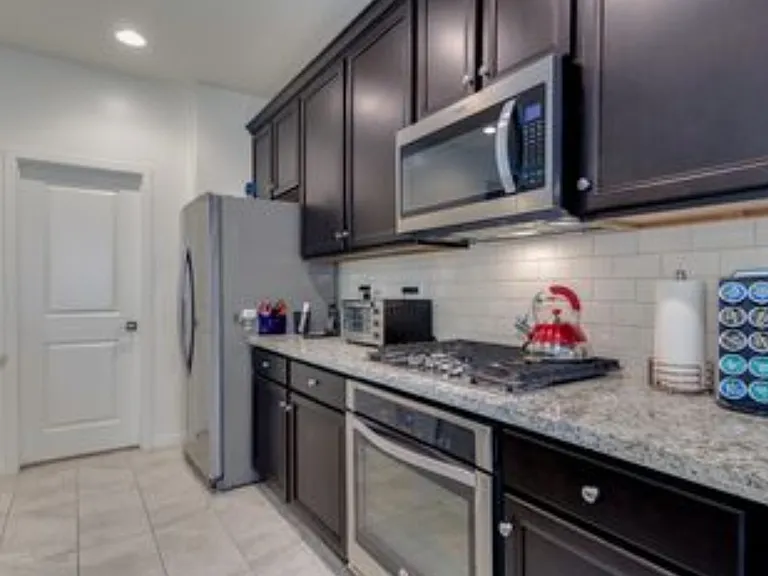 9817 W Southgate Ave — Photo 10