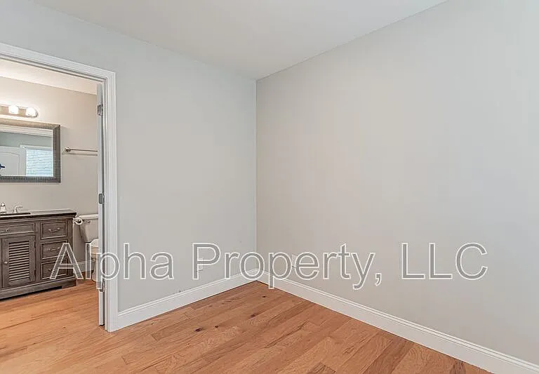 305 Buncombe St #A — Photo 5