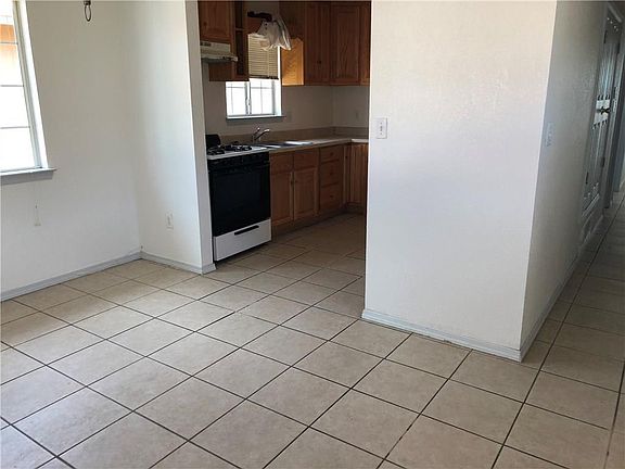 3rd image of 2713 Idalia Ave #B