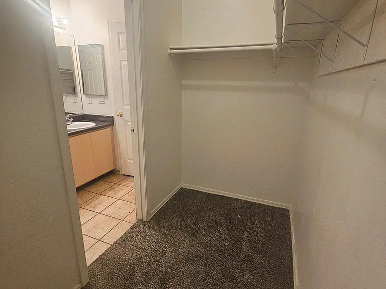 2047 W Bramburgh Ct — Photo 14