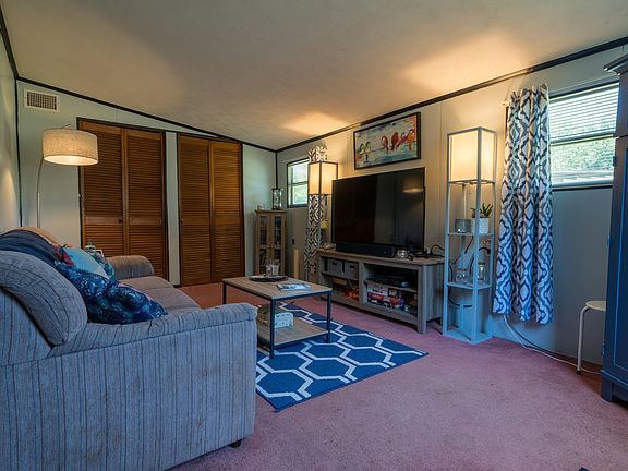 5th image of 517 Clermont Dr W