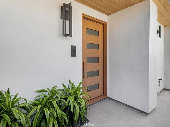 3rd image of 611 1/2 Marguerite Ave #B