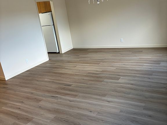 4th image of 1407 Oak Grove Ave