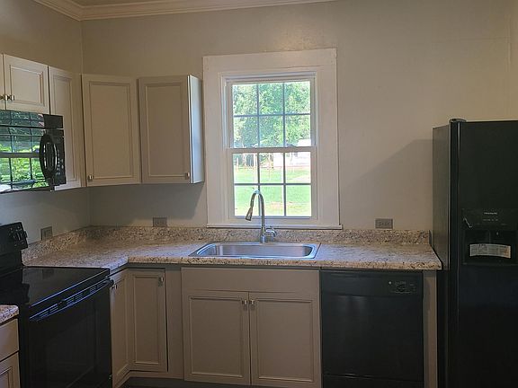 2nd image of 536 Woodlawn Dr