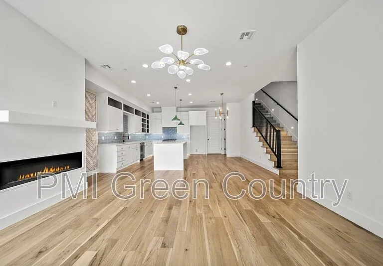 118 E Elgin St — Photo 5