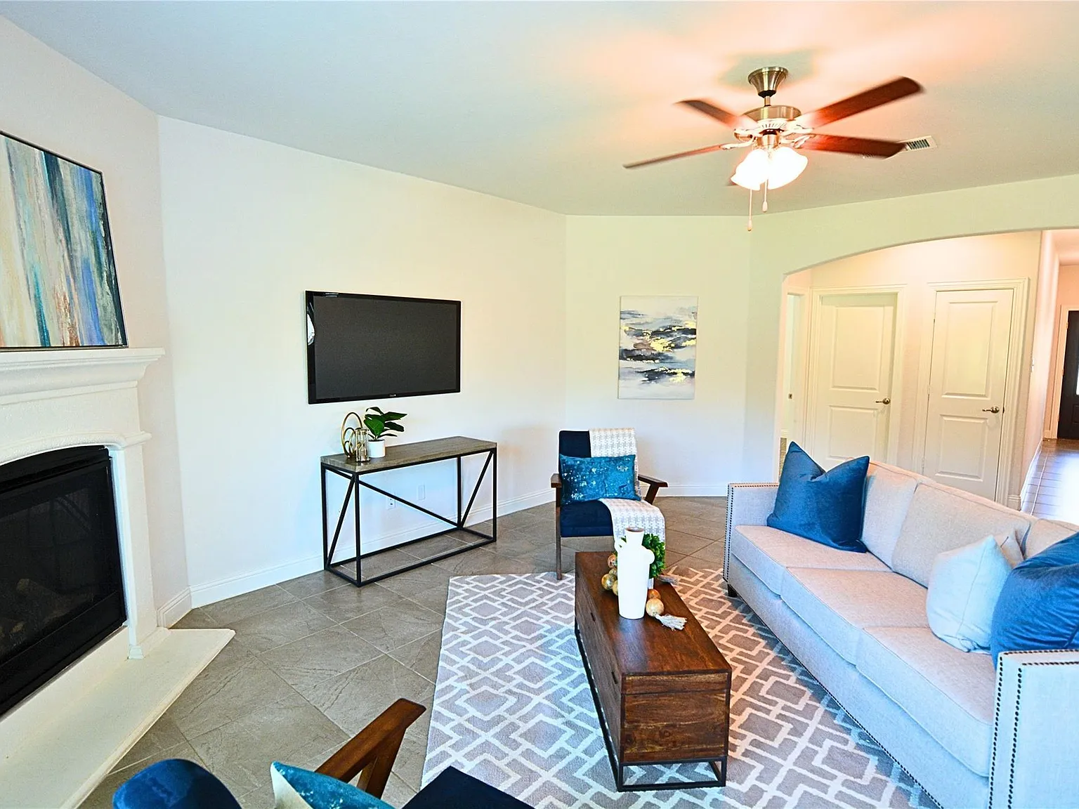 3 bed, 1718 sqft, $2,150 — Photo 2