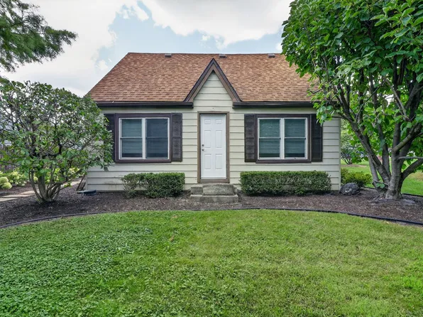 100 83rd St, Willowbrook, IL 60527