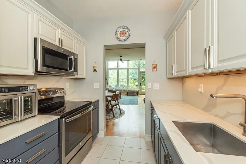 1 bed, 1.5 bath, $3,500 — Photo 3