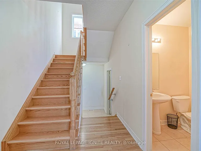 26 Ironshield Dr #UPPER — Photo 13
