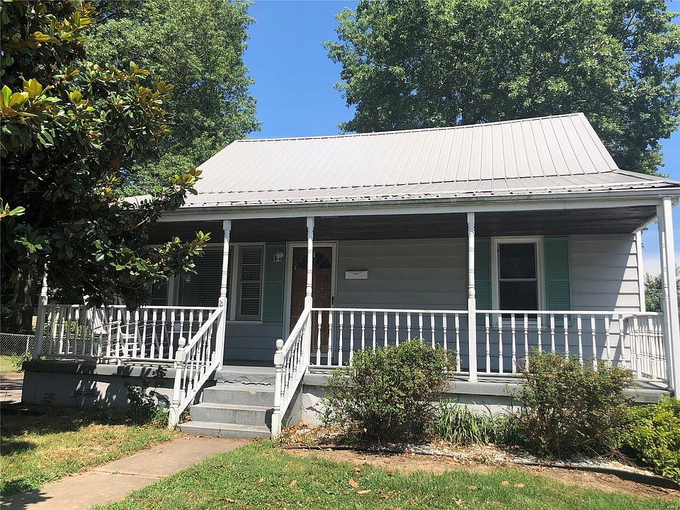 1st image of 722 Caruthers St