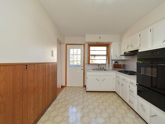 5th image of 19 Alderwood Pl