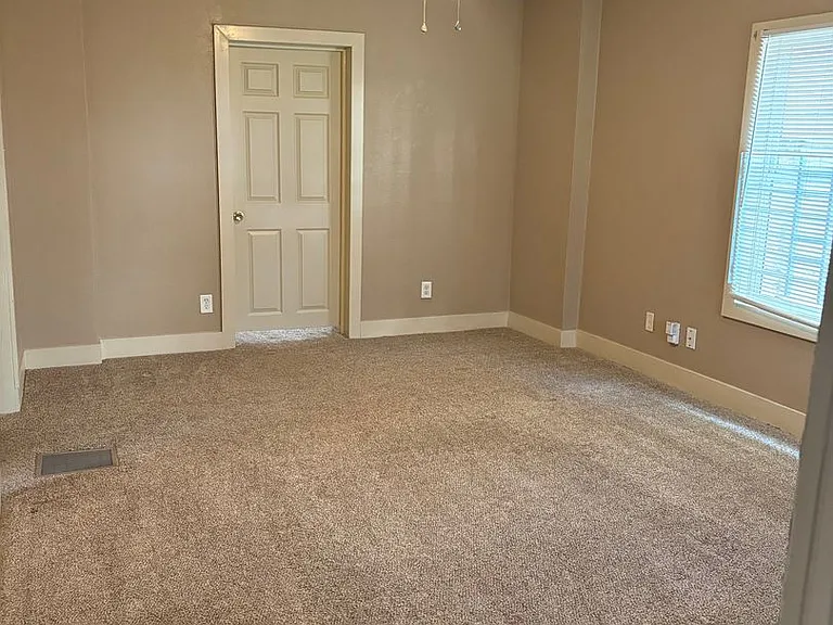 3808 Wyandotte St — Photo 3
