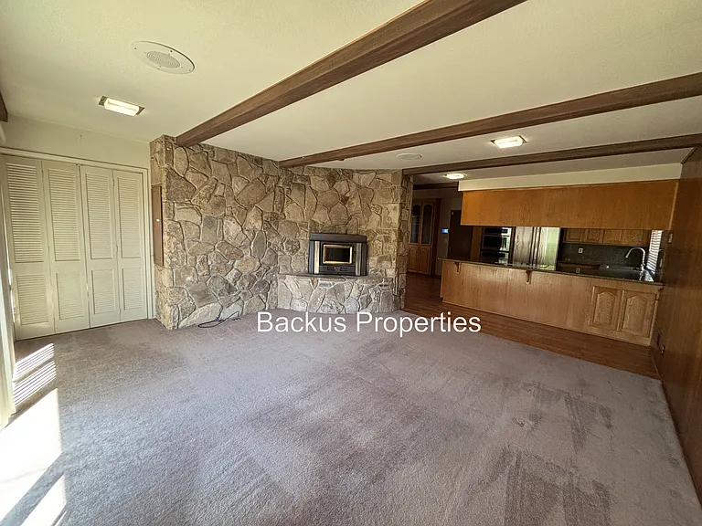 1150 San Diego Dr — Photo 11