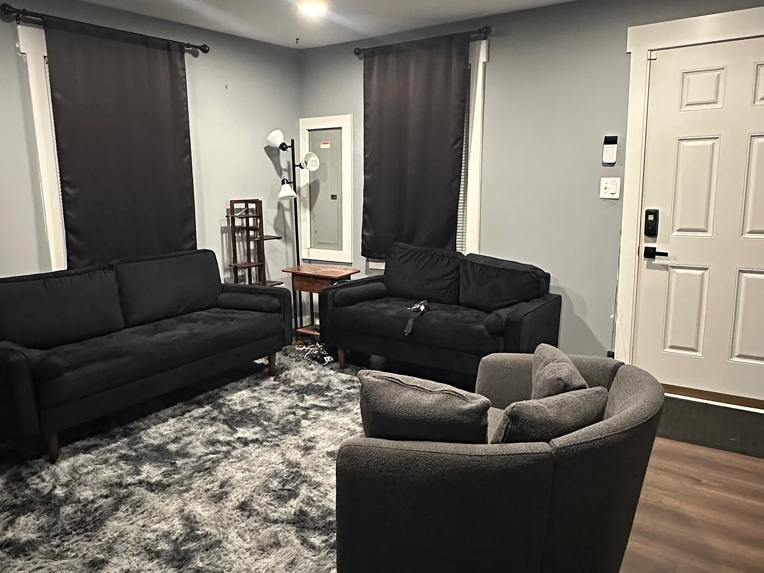 3 bed, 932 sqft, $4,000 — Photo 3