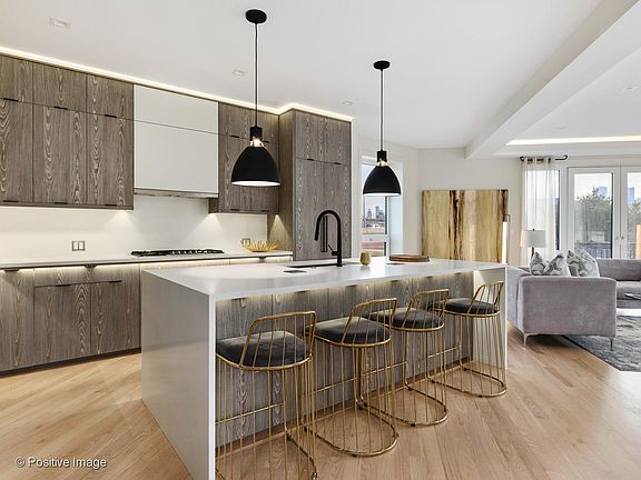 4th image of 1334 W Walton St #1E