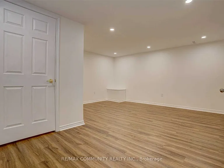 435 Maplewood Dr — Photo 15