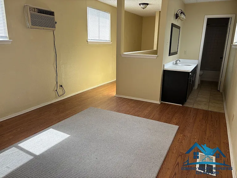 1012 Glenna St — Photo 7