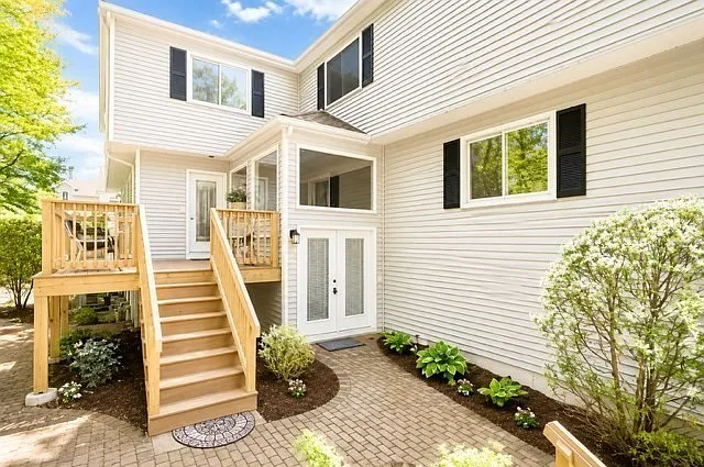33 Arrowhead Cir #33 — Photo 2