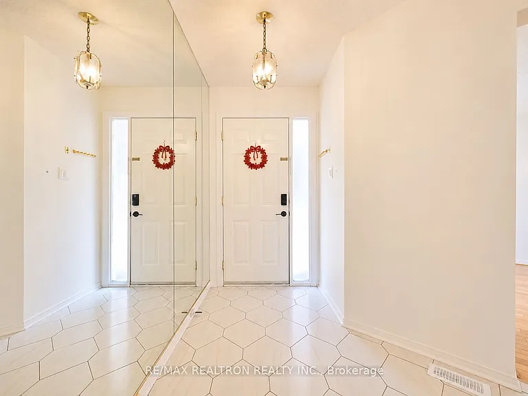 10 Pinewood Dr — Photo 3