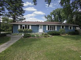 407 Laurie Rd E, Maplewood, MN 55117