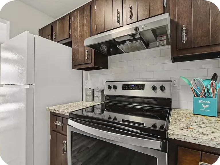 554 Allison Dr — Photo 11